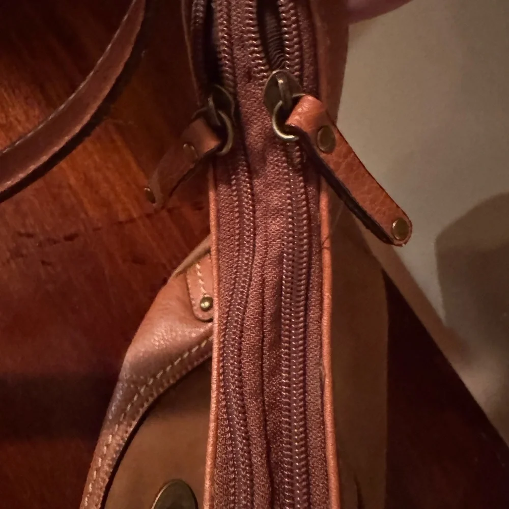 b.o.c. Cedar Ridge Hobo Crossbody  Brown Shoulder Bag with Dual Zippers